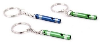 Prívesok na kľúče s píšťalkou a krúžkom